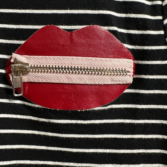 Zara - Cute tshirt with lips pocket - Picture 3 of 4